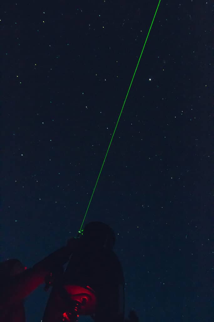 láser y telescopio